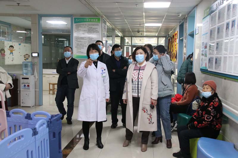 2022年2月25日，濰坊鳶都醫(yī)院黨委書(shū)記、院長(zhǎng)鄭海妹（前排右一）一行蒞臨兒童早期發(fā)展部參觀交流.jpg