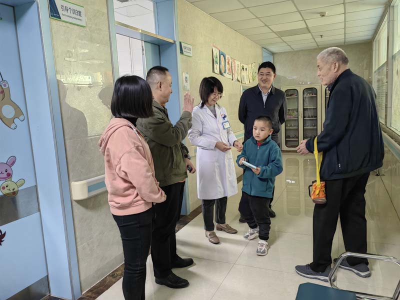 2023年11月8日，高新區(qū)民政衛(wèi)生工作辦公室主任許鶴騰（右二）蒞臨兒童早期發(fā)展部指導(dǎo)工作.jpg